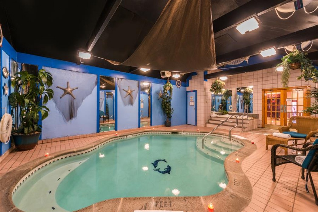 Dove Swimming Pool Theme Suite With Hot Tub And Fireplace