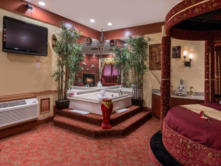 Asian Theme Suites With Hot Tub And Fireplace at the Inn of The Dove ...