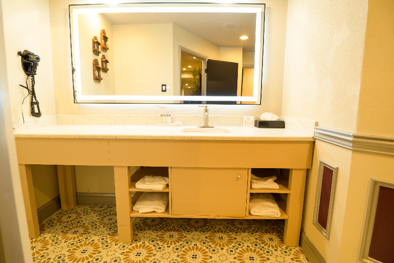 Inn of The Dove - Bath Room