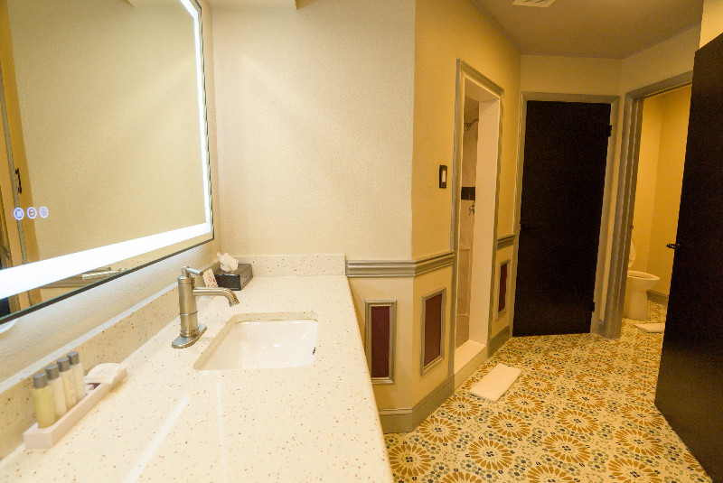 Asian Theme Suites 