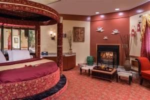 Asian Theme Suites With Hot Tub And Fireplace