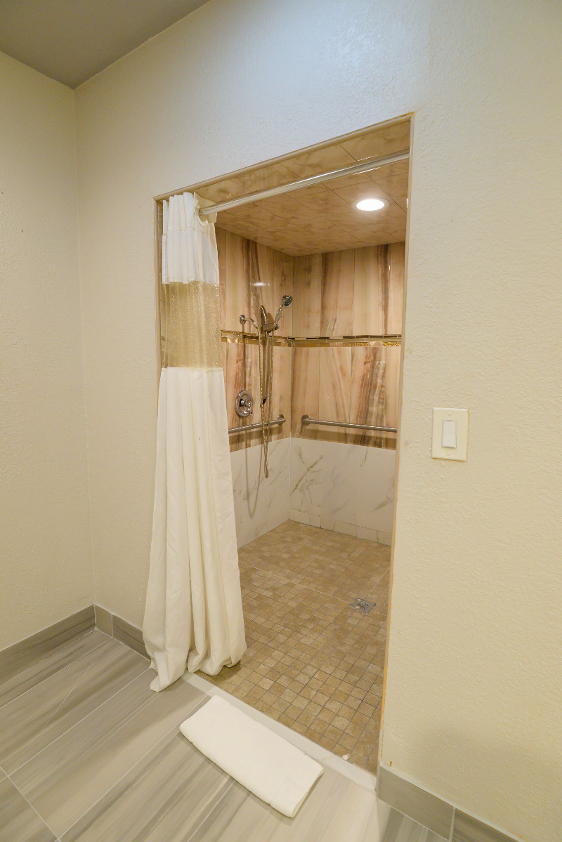 Inn of The Dove - Bath Room