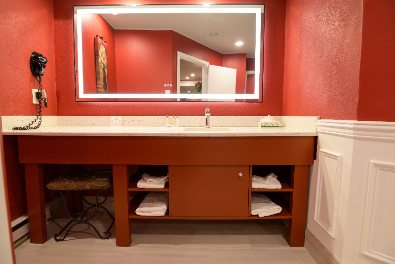 Inn of The Dove - Bath Room